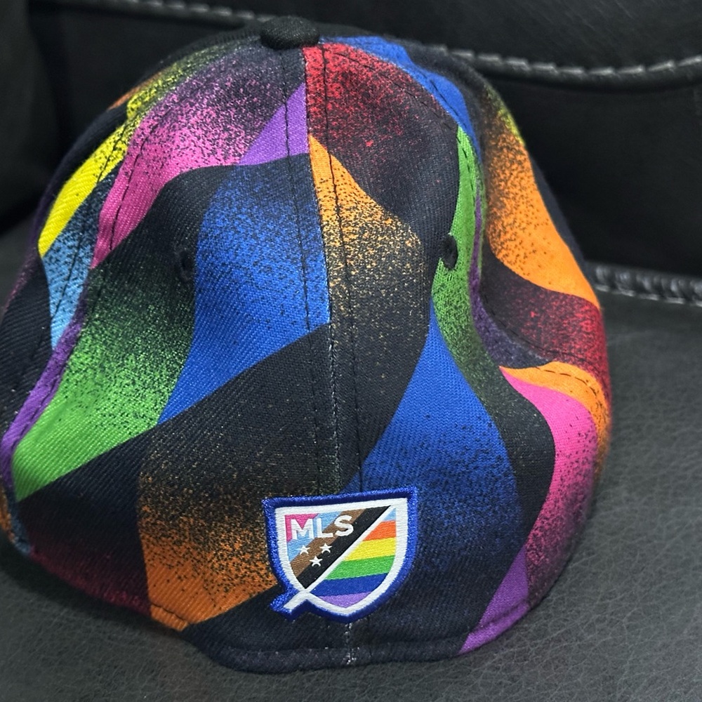 New Era Los Angeles FC '22 39Thirty Pride Stretch Hat M/L - Picture 3 of 5